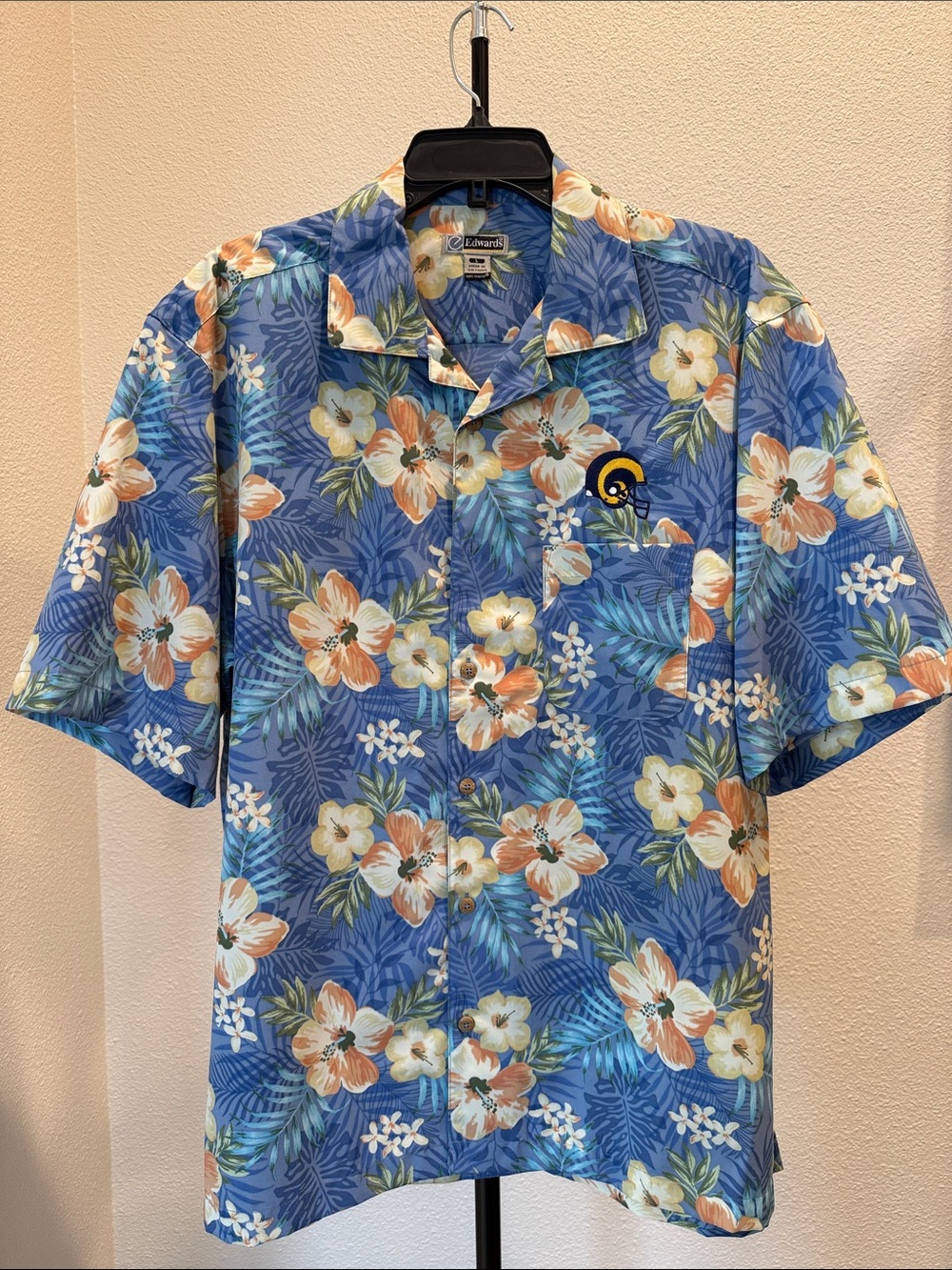 LA Rams Blue Floral Hawaiian Button-Down Shirt 💛💙
